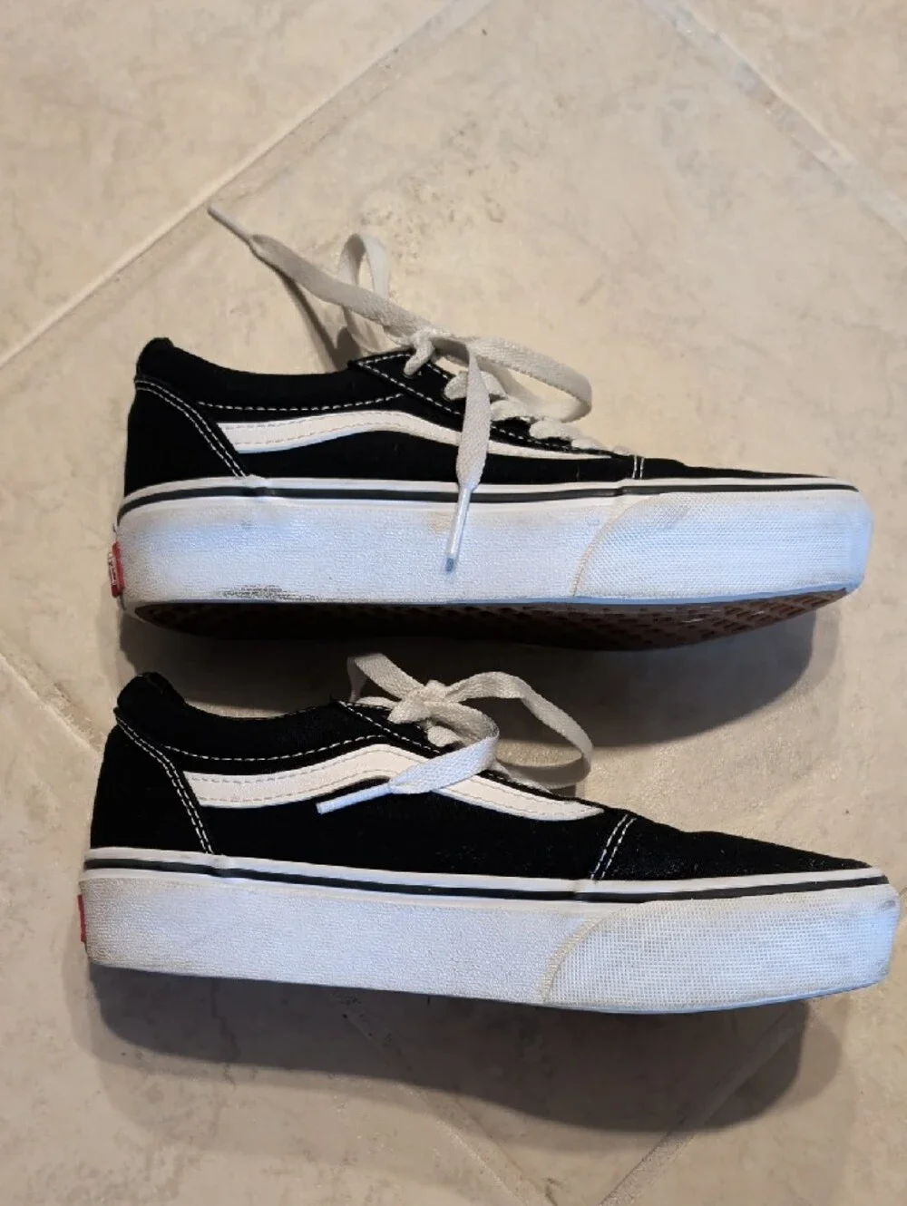 Girls Vans Old Skool Sneakers